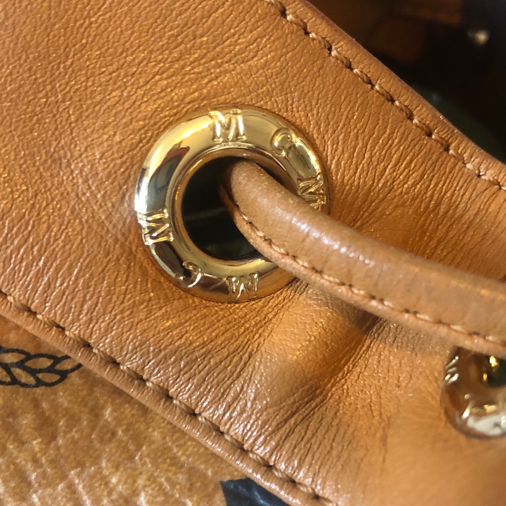 MCM classic signature leather shoulder bag with drawstring & authenticity cards - Picture 5 of 16